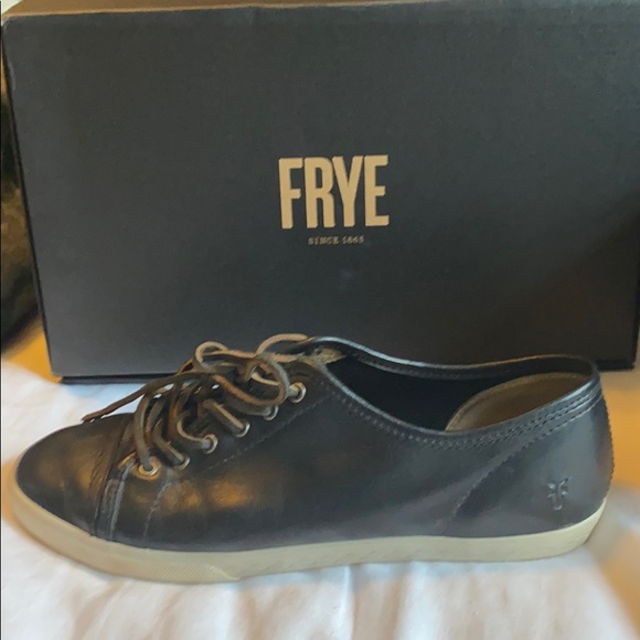 Black Frye Mindy Low shoes. Size 8.5 - Picture 2 of 4